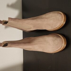 7.5 Steve Madden Suede Chelsea Boots